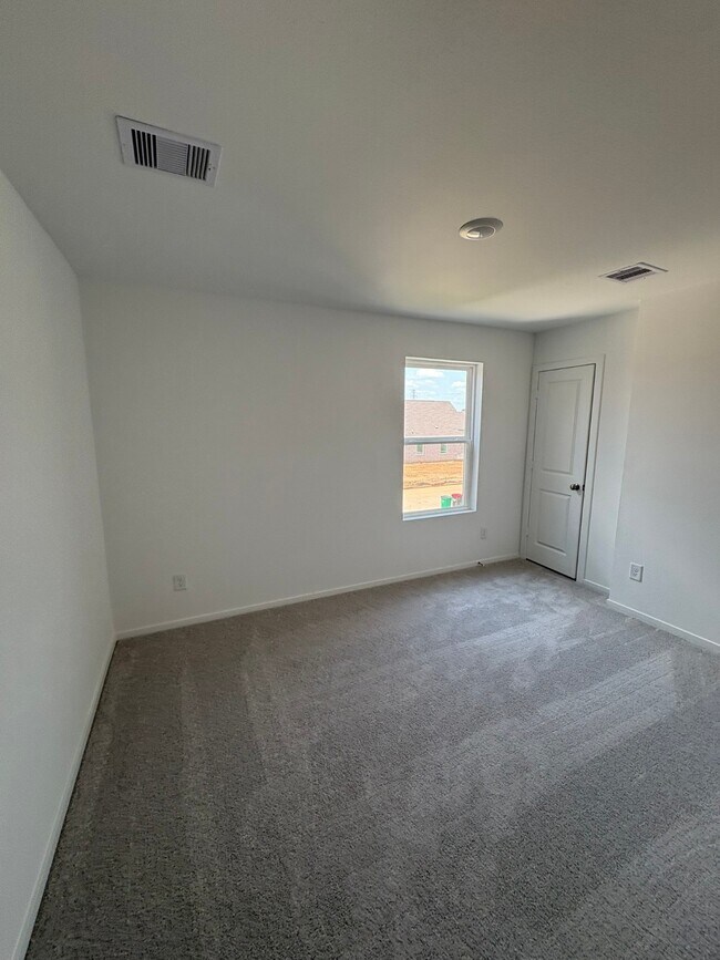 Building Photo - 16810 Great Highlands Dr