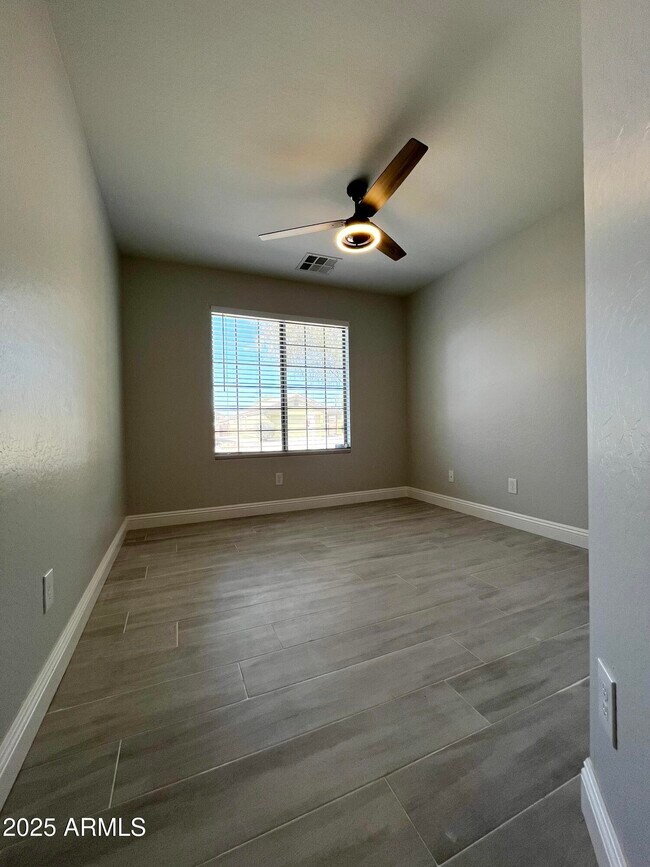 Building Photo - 37061 W Bello Ln