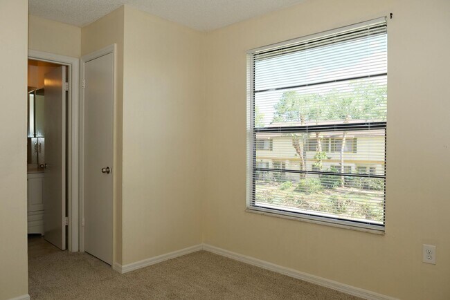 Building Photo - Decatur St Units