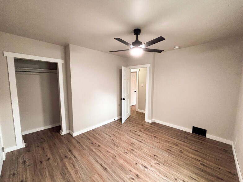 Building Photo - 489 Evergreen Rd