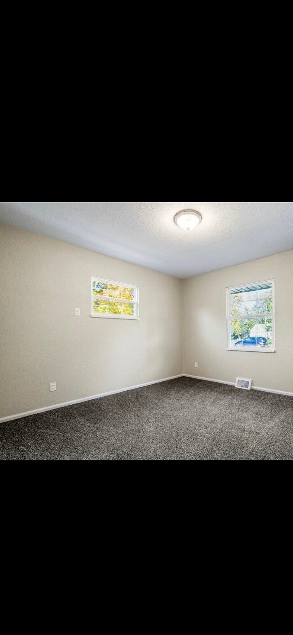 Building Photo - 875 Lamonde Dr