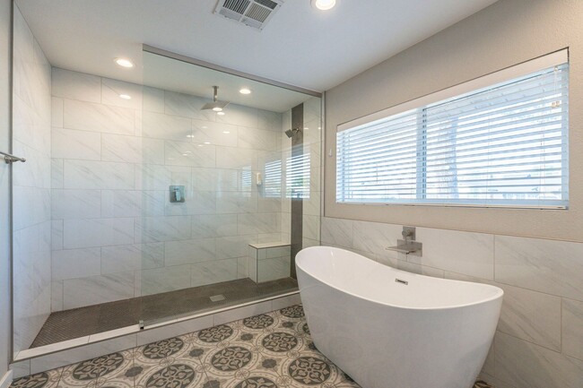 Building Photo - BEAUTIFUL SOUTH SCOTTSDALE - CORNER LOT & ...