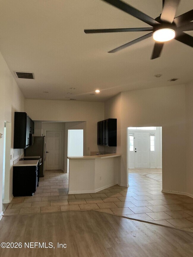 Building Photo - 12335 Vine Maple Way