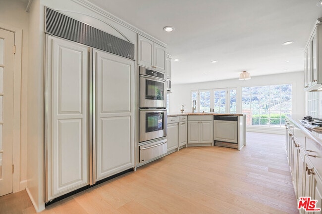 Building Photo - 2627 Wallingford Dr
