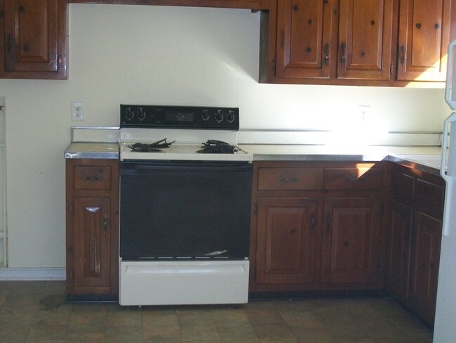 Building Photo - 3919 Redstone Dr