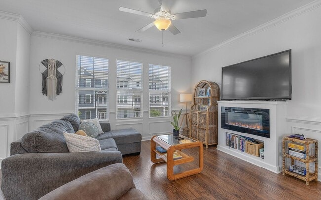 Building Photo - A MUST SEE!! 2-Bedroom Townhome In The Tern! Attached Garage - 400 Yards From Beaches - Dog Frien...