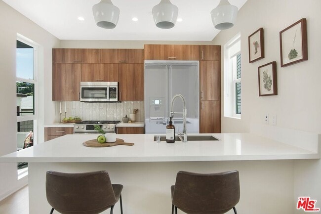 Building Photo - 1933 Griffith Park Blvd