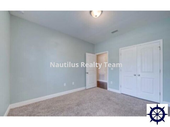 Building Photo - 109 S Shoreview Dr