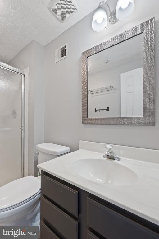 Building Photo - 806 Lilac Ct