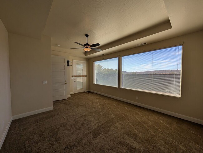 Building Photo - 951 N Main St