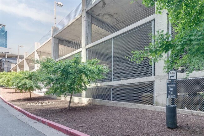 Building Photo - 943 Peachtree St NE