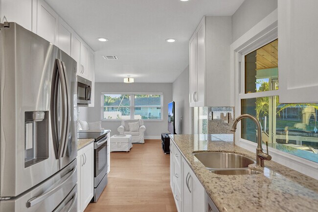 Building Photo - 620 W Palmetto Park Rd