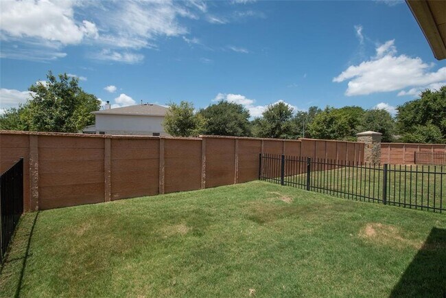 Building Photo - 1001 Zodiac Ln