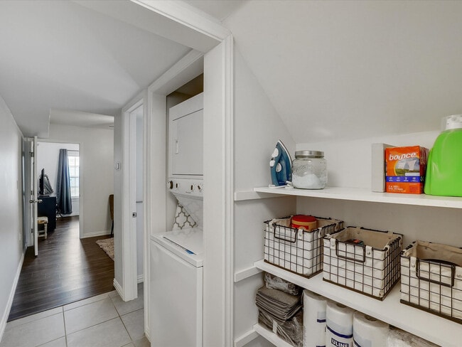 Building Photo - 1400 Shadow Brook Trail