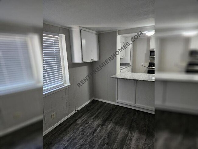 Building Photo - 741 Lynda Dr