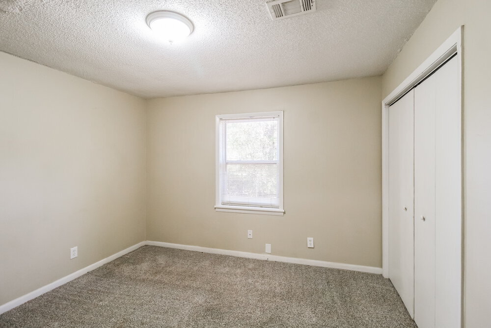 Building Photo - 5151 Hillside Dr NW