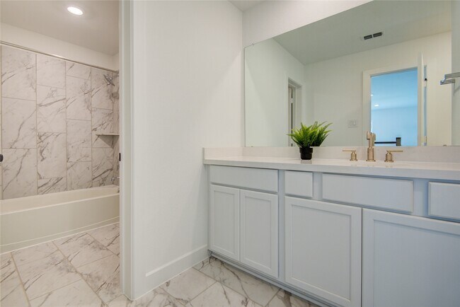 Building Photo - 21803 Fitzroy Mnr Ln