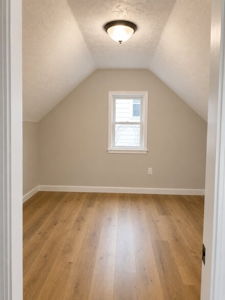 Building Photo - 1310 E 360th St