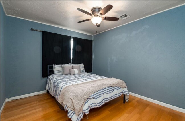 Building Photo - Beautifully Updated 3-Bed, 3-Bath Home in Moore