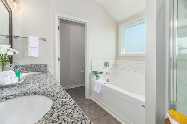 Building Photo - 4831 Fairmont Dr