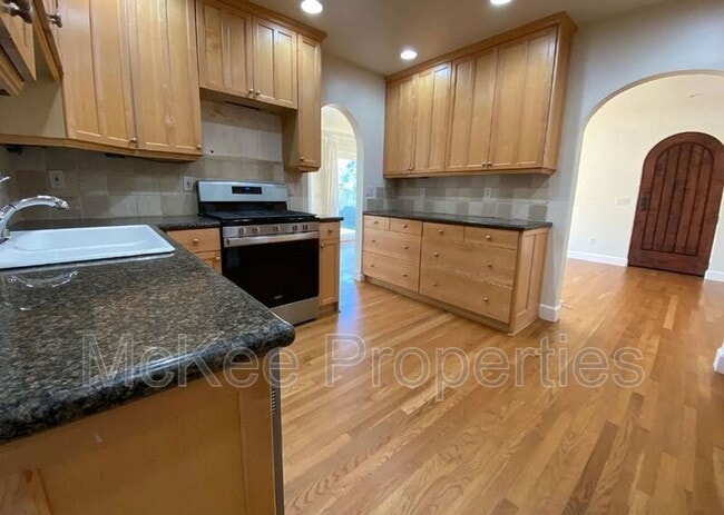 Building Photo - 517 Fifth Street