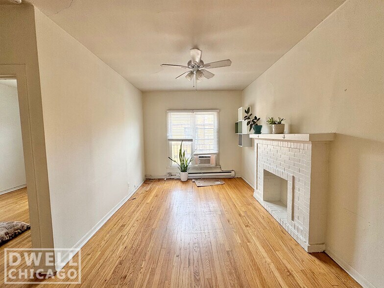 Primary Photo - 732 W Roscoe St