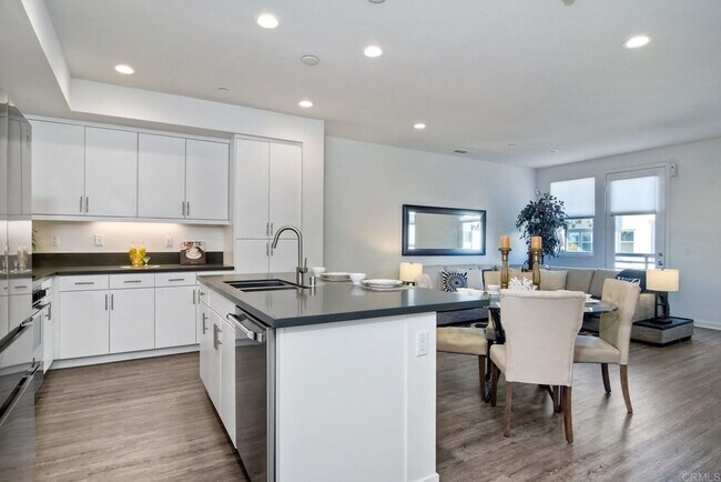 Building Photo - Downtown Oceanside Condo with pool and roo...