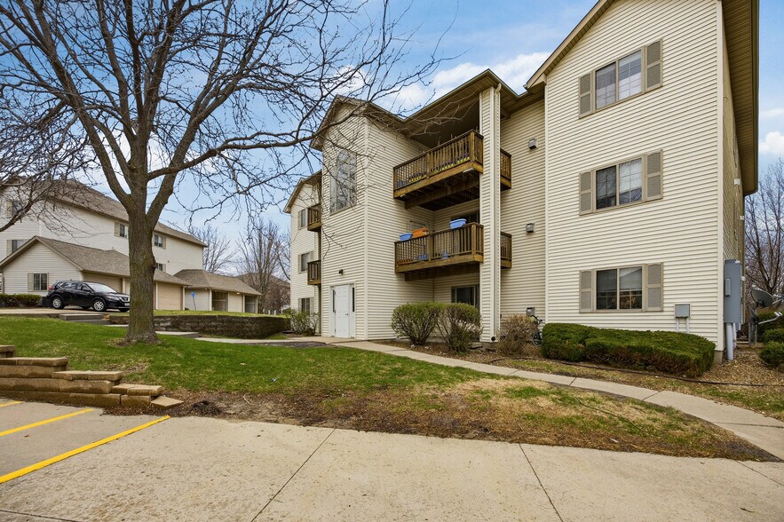 Building Photo - 2871 Coral Ct