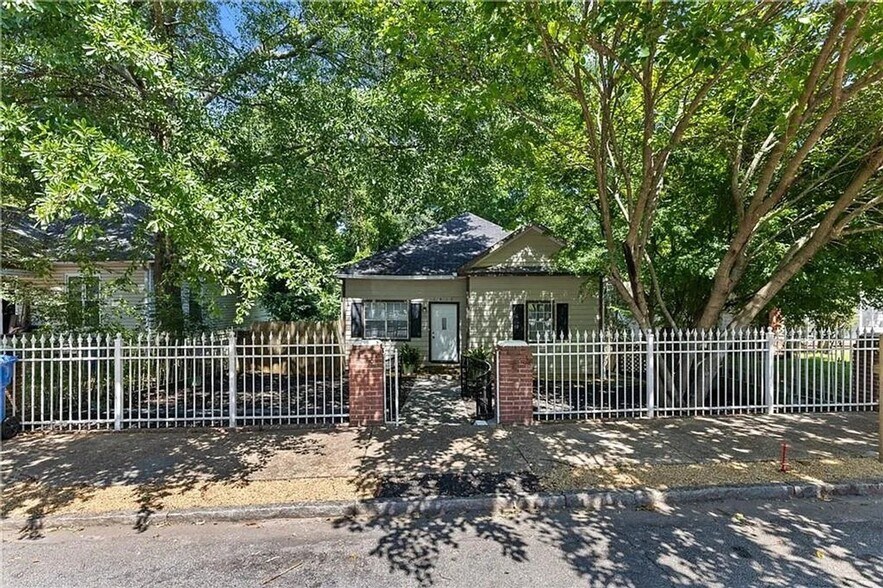 Building Photo - 1415 Eric St SE