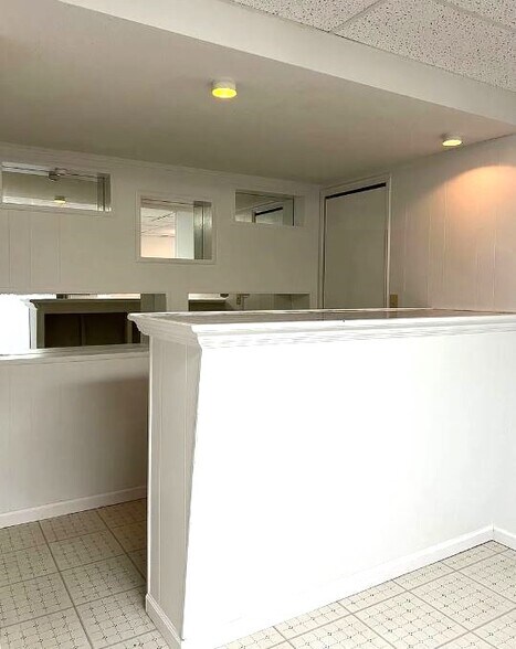 Building Photo - 821 W Rosewood Dr