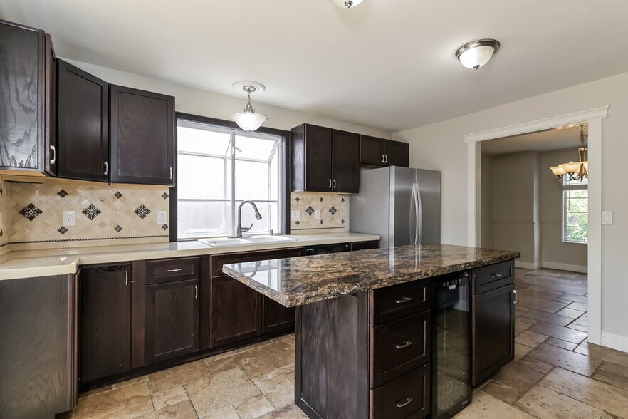 Building Photo - 445 Opal Dr