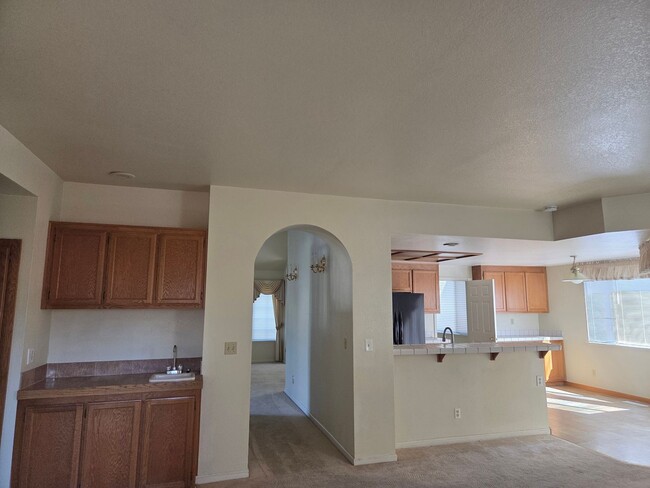 Building Photo - Spacious Laurel Creek Home