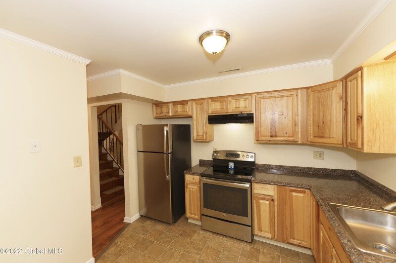 Building Photo - 12 Whispering Pines Rd