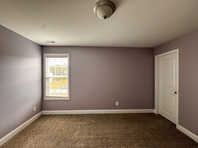 Building Photo - Stunning 4 Bed 2.5 Bath Home in Moore County