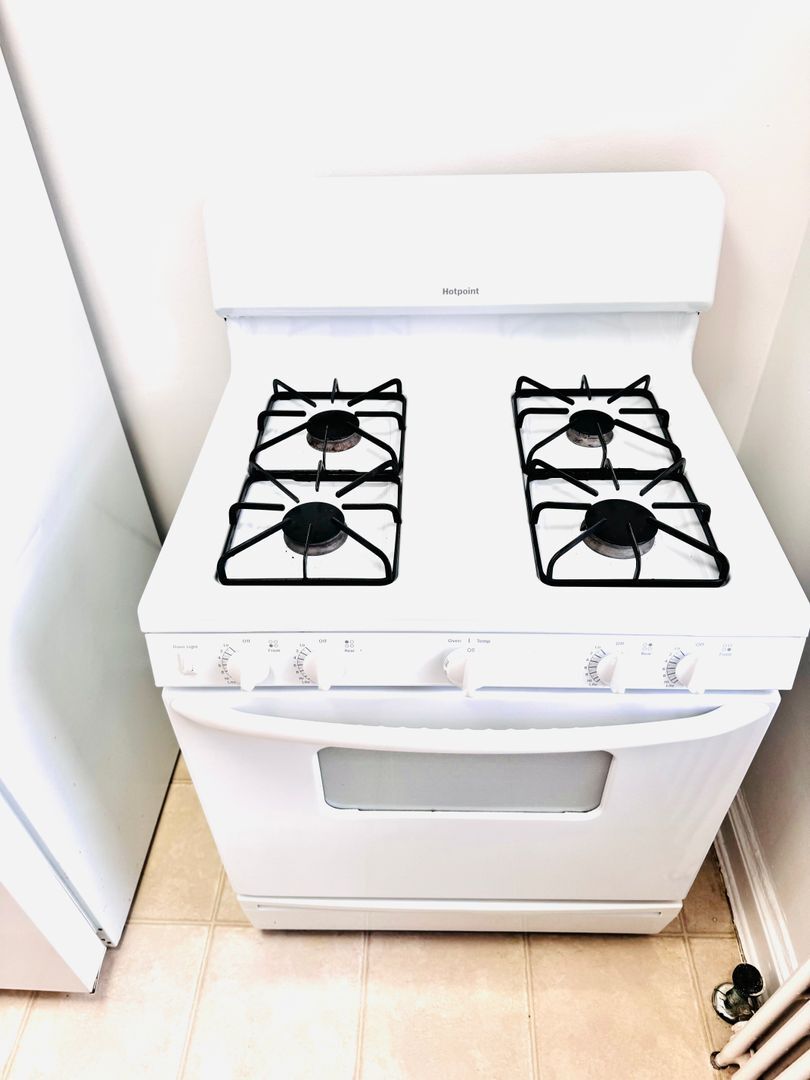 Building Photo - 908 Hudson Ave