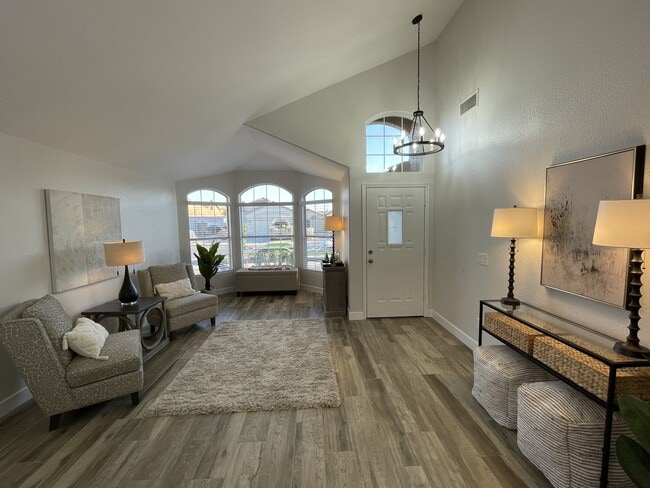 Living Room / Entry Area - 1882 W Springfield Way