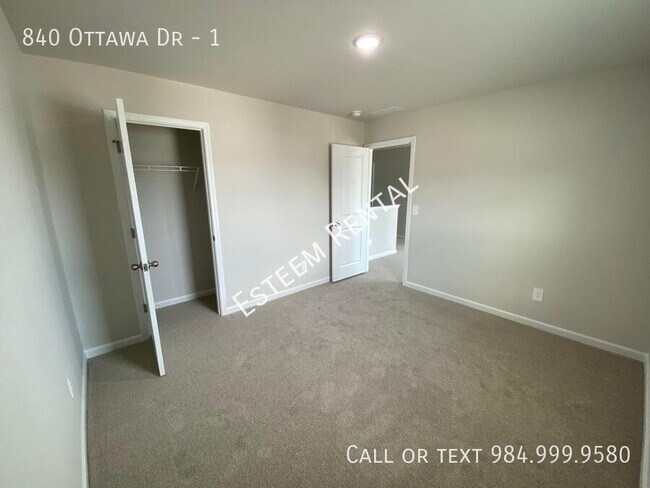 Building Photo - 840 Ottawa Dr