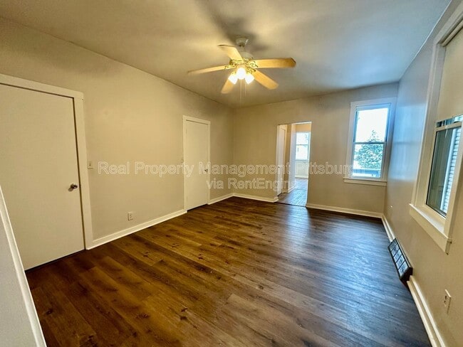 Building Photo - 126 Earl St