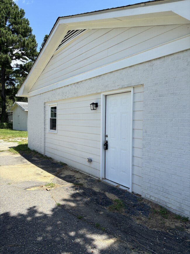 Building Photo - 1246 NC-27