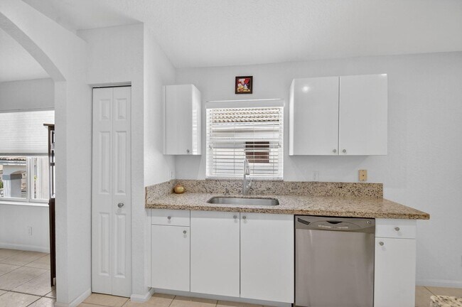 Building Photo - 7910 Laina Ln
