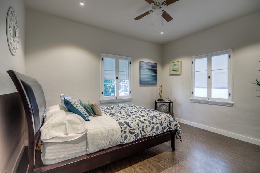 Building Photo - 210 S Arnaz Dr