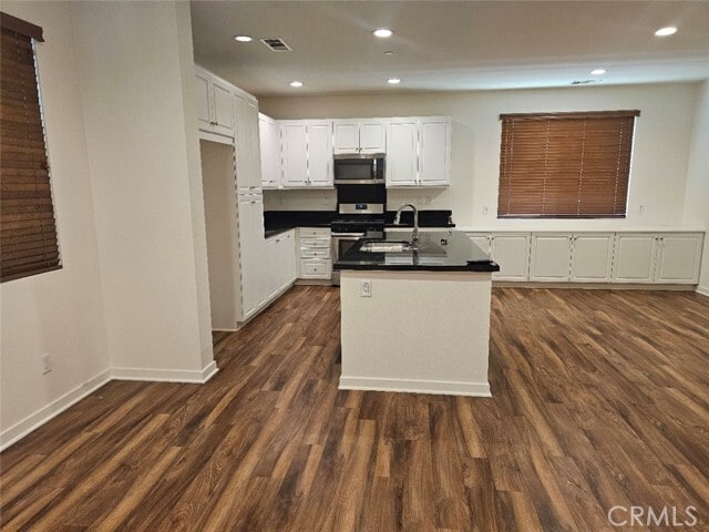 Building Photo - 371 N Bellarose Way