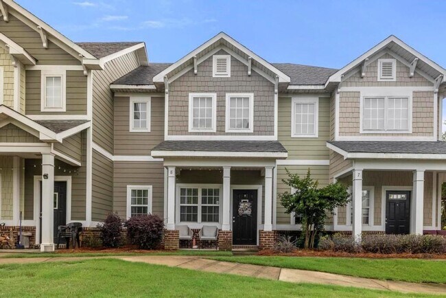 Building Photo - Madison Park Townhome