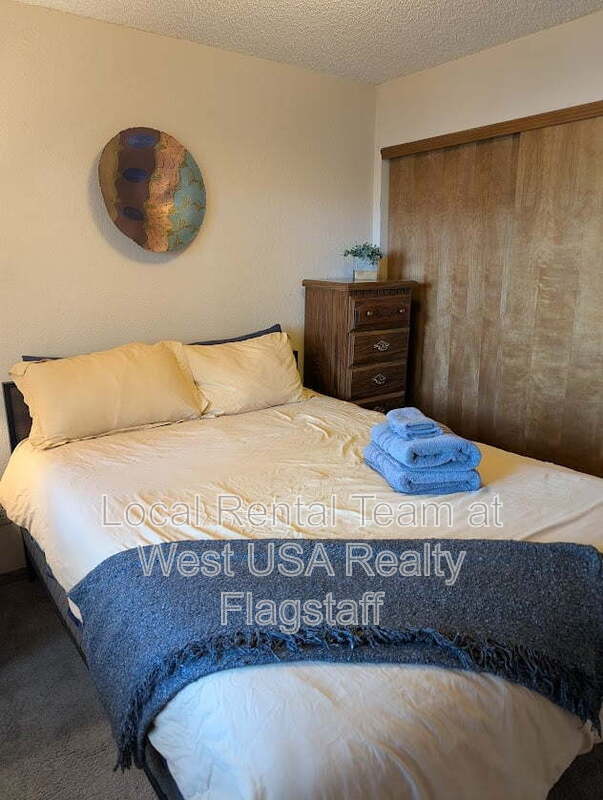 Building Photo - 5701 N Villa Cir