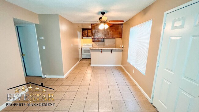 Building Photo - 117 Universe Ave