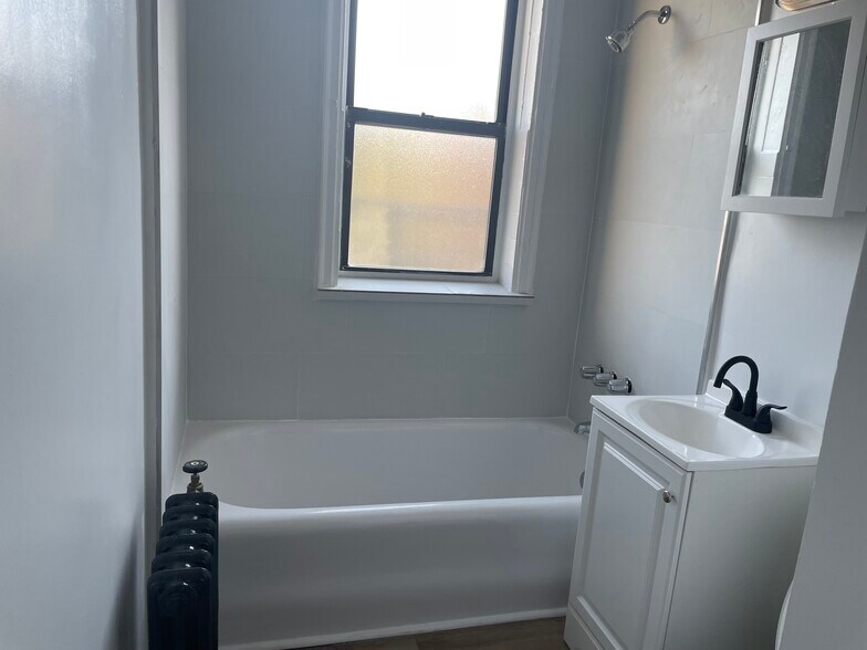 Building Photo - 211 Glenwood Ave