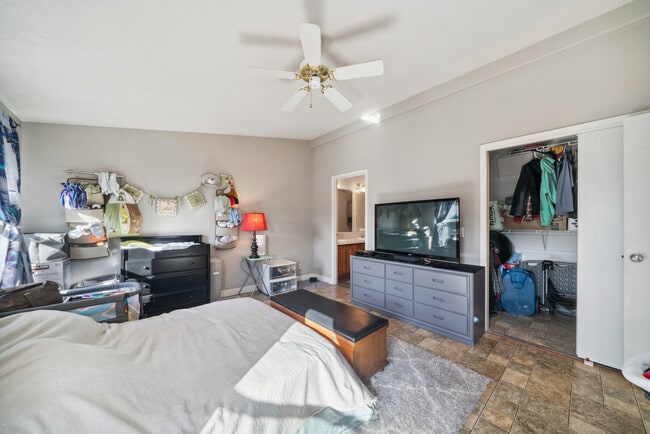 Building Photo - Bay City