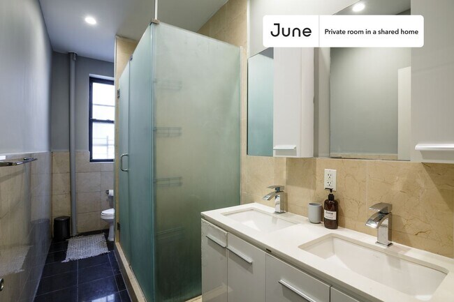 Building Photo - Room in Shared 4 bed/1 bath home