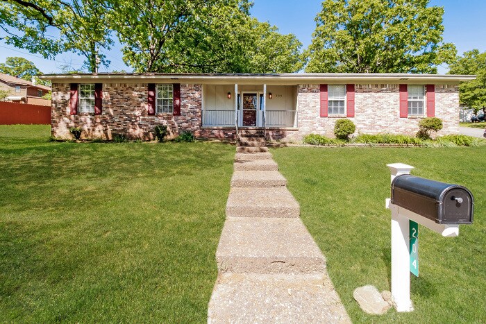 Primary Photo - 204 Corkwood Dr