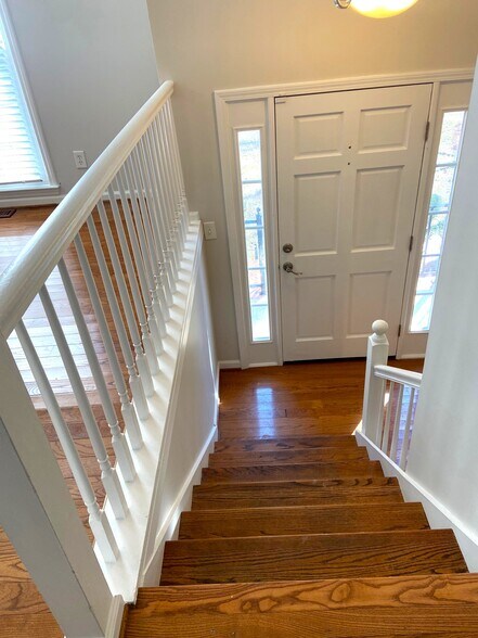 Building Photo - 336 Oak Leaf Cir